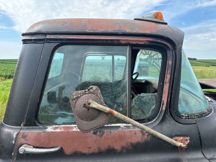 chevy-400-truck-with-minneapolis-moline-corn-sheller-image-40