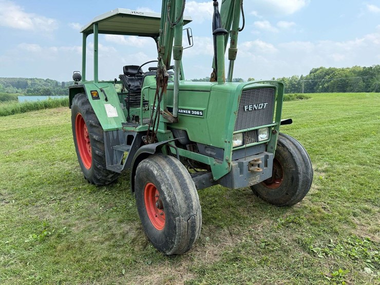 low-hour-fendt-306ls-with-loader-image-4