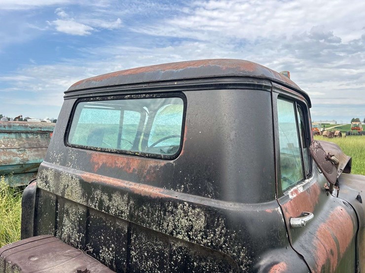chevy-400-truck-with-minneapolis-moline-corn-sheller-image-69