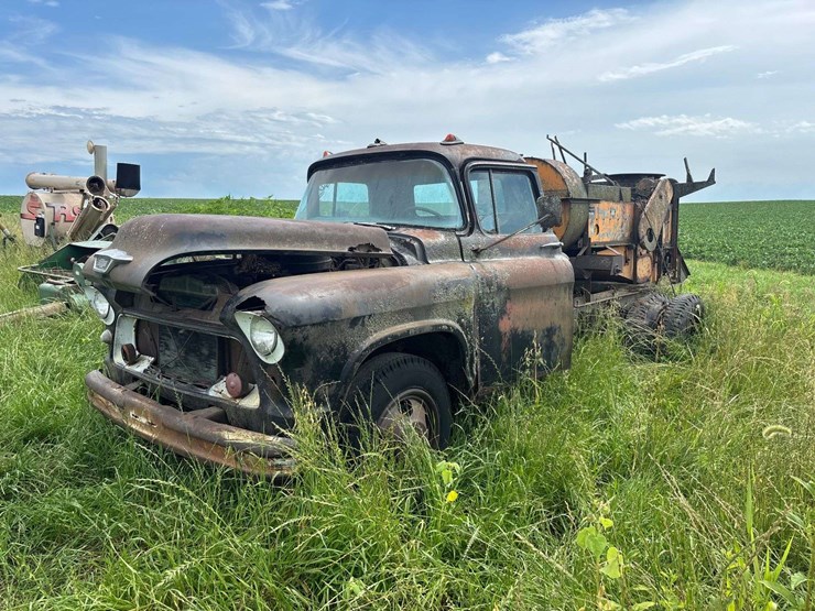 chevy-400-truck-with-minneapolis-moline-corn-sheller-image-1