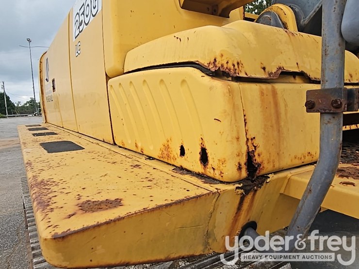 2011-deere-250g-lc-image-36