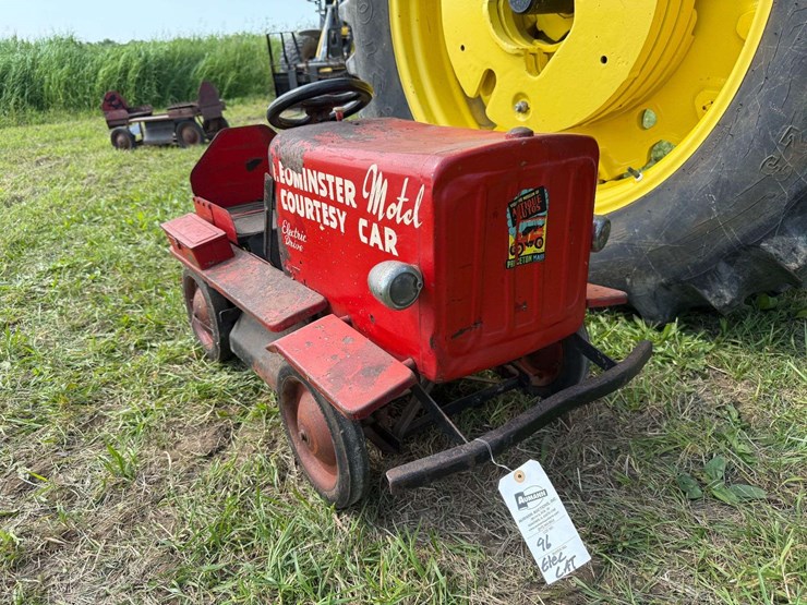 new-london-electric-caterpillar-on-wheels-image-5