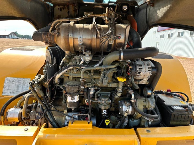 2014-deere-344k-image-41
