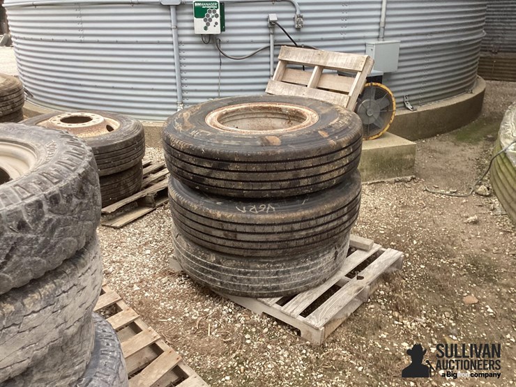 11r22.5-tires-&-rims-image-8