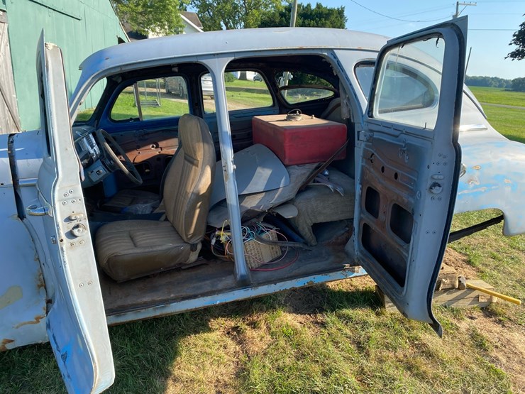 1949-plymoth-special-deluxe-4-door-suicide-door-sedan-project-car-image-8