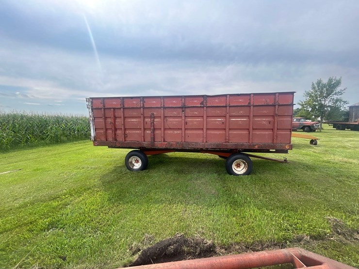 bradford-custom-grain-wagon-image-6