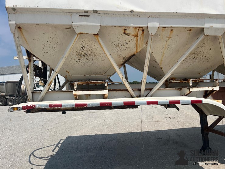 1995-ray-man-t/a-fertilizer-tender-trailer-image-12