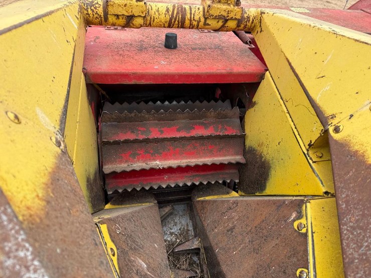 new-holland-770-image-13