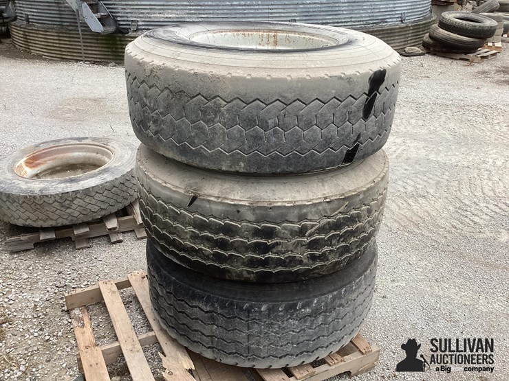 65r22.5-tires-&-rims-image-6