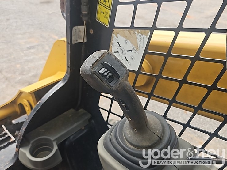 2017-caterpillar-259d-image-24