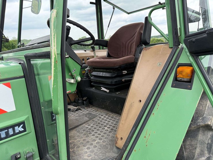 one-owner-fendt-305-lsa-with-loader-image-22