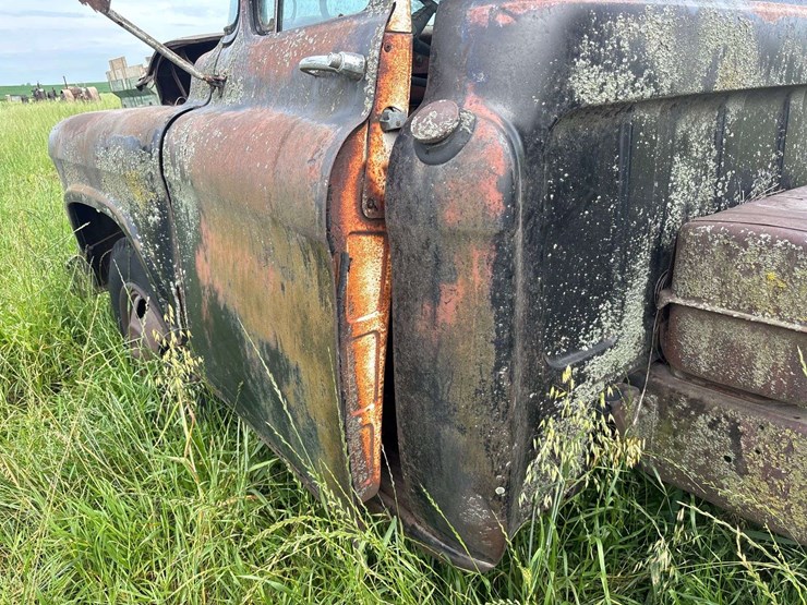 chevy-400-truck-with-minneapolis-moline-corn-sheller-image-54