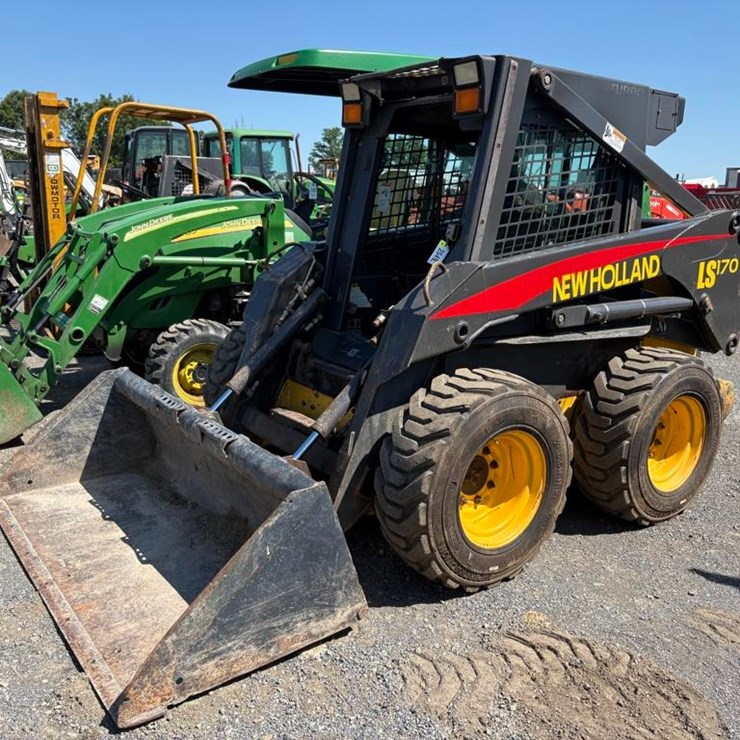 2005 NEW HOLLAND LS170
