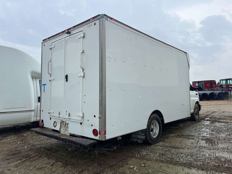 2013-gmc-3500-image-4