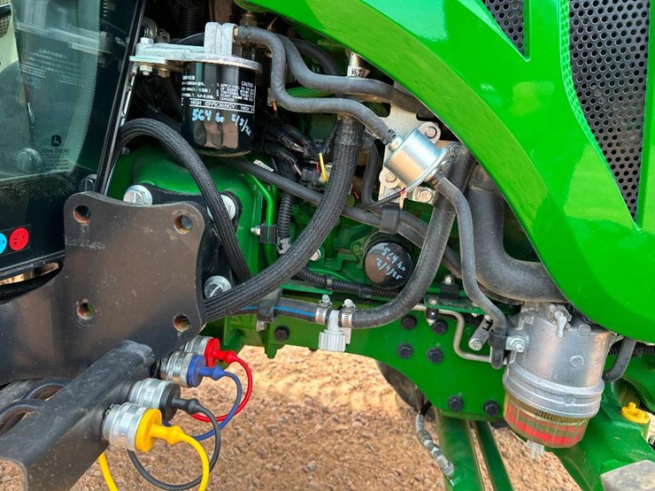2018-john-deere-3033r-image-29