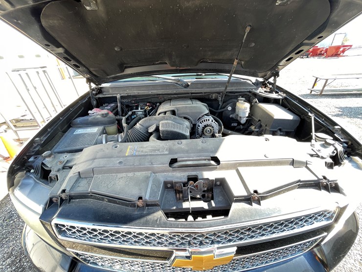 #6288-•-2008-chevy-suburban-(has-wi-title)-image-44