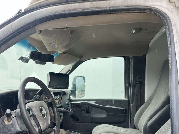 2011-gmc-3500-image-19