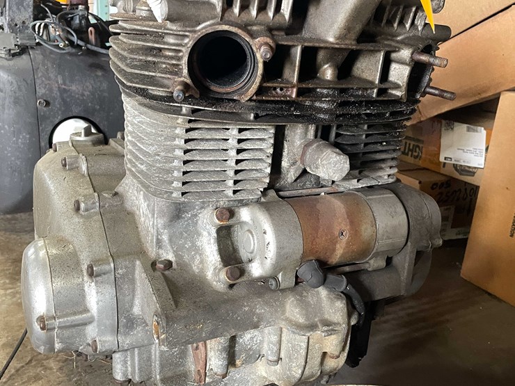 #2114-•-kawasaki-motorcycle-engine-(cw)-image-8