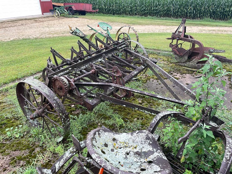 #7496-•-antique-field-cultivator-image-3