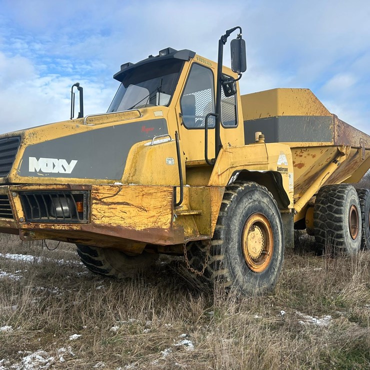 1999 MOXY MT36