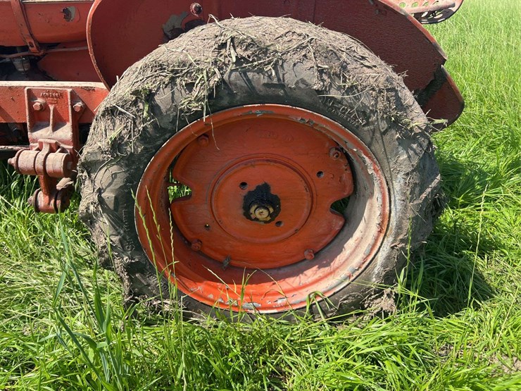 allis-chalmers-with-sickle-mower-image-52