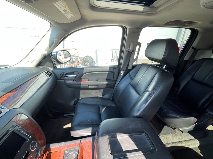 #6288-•-2008-chevy-suburban-(has-wi-title)-image-10