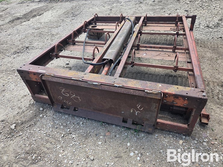 farmhand-hydraulic-square-bale-fork-image-2