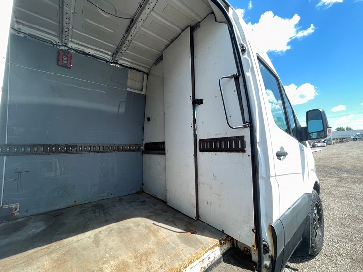 #6276-•-2010-freightliner-diesel-sprinter-van-(has-wi-title)-image-38