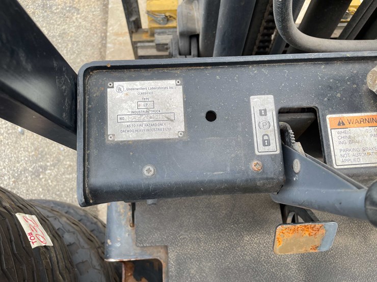 #1365-•-daewoo-5000-lb.-capacity-forklift-(o2)-image-33