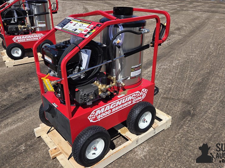 2025-magnum-4000-series-hot-water-pressure-washer-image-1