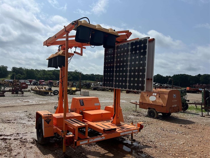s/a-trailer-mounted-traffic-light-image-2