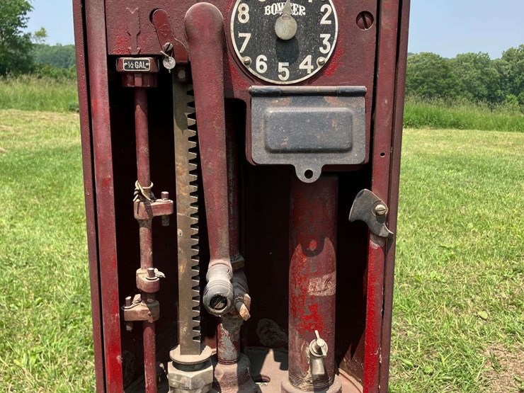 bowser-gas-pump-image-5
