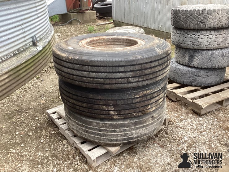 11r22.5-tires-&-rims-image-4