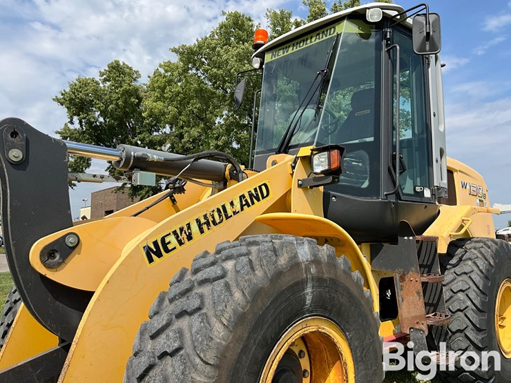 2010-new-holland-w130b-image-9