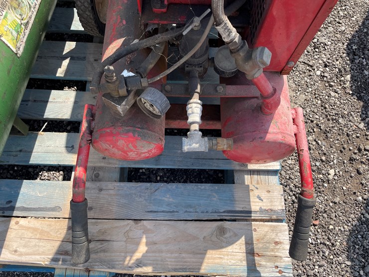 #6363-•-rolair-pontoon-air-compressor-image-3
