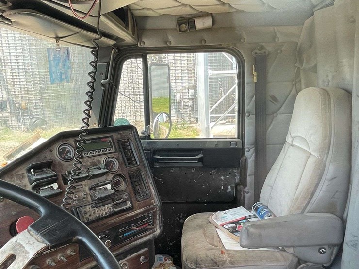 freightliner-semi-image-36