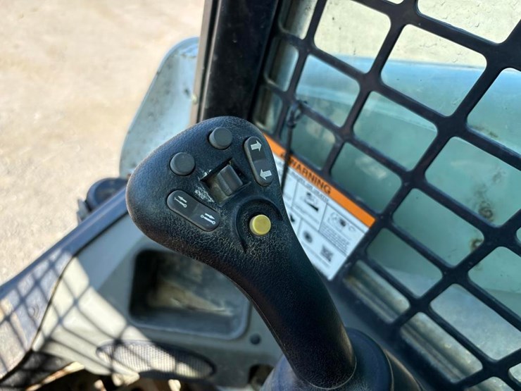 2017-bobcat-t750-image-22