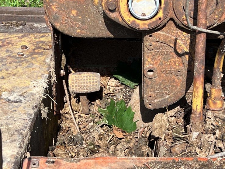 caterpillar-twenty-two-image-41