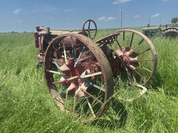farmall-f12-image-3