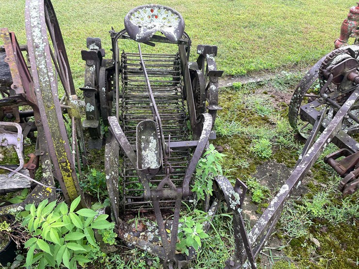 #7495-•-antique-horse-drawn-potato-digger-image-3