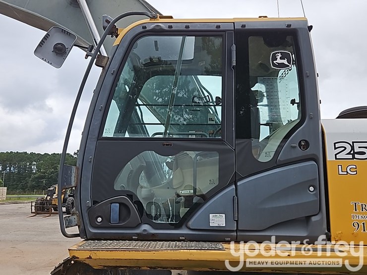 2011-deere-250g-lc-image-63
