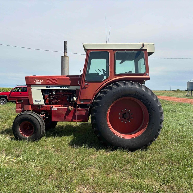 1975 INTERNATIONAL 1566