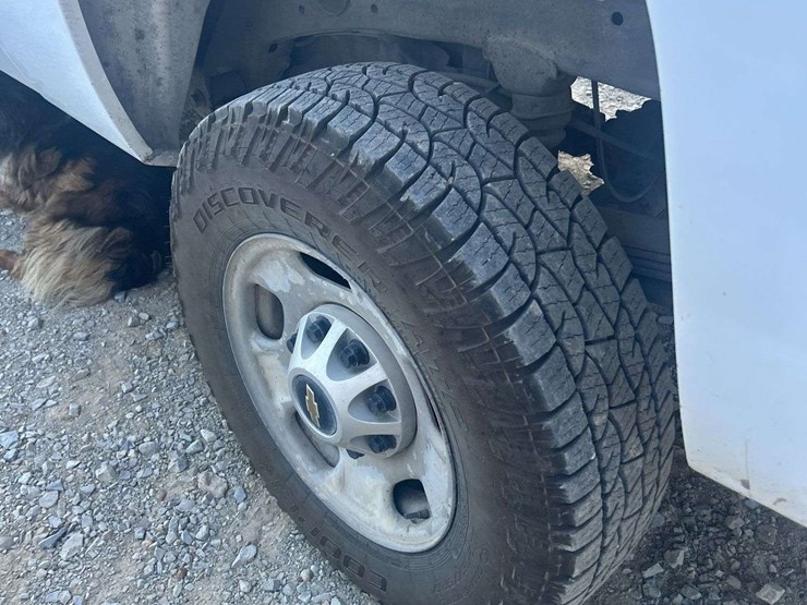 2011-chevy-2500-ext-cab-4x4-pickup-image-26