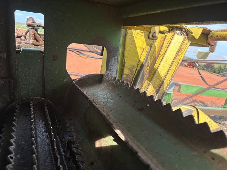 1979-john-deere-3800-image-13