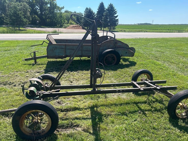 antique-john-deere-hoist-image-2