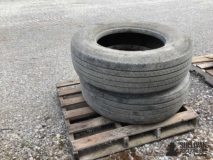 305/70r22.5-tires-&-rim-image-7