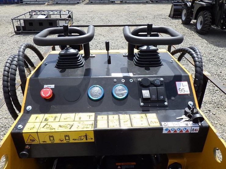 2025-agt-mx-mrt14-skid-steer-tracked-loader-image-12