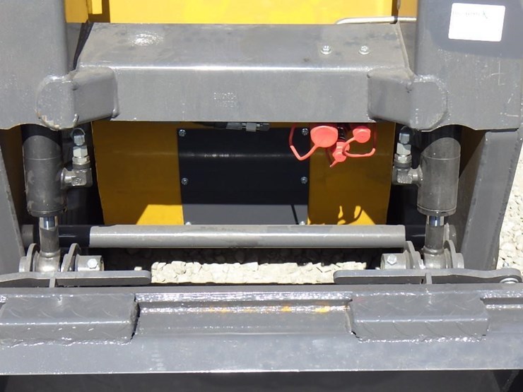 2025-cfg-tk35r-skid-steer-tracked-loader-image-6