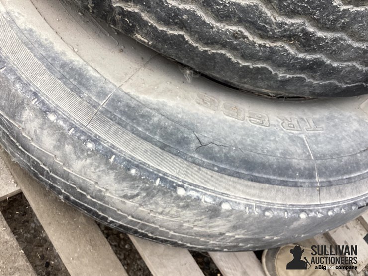 11r22.5-tires-&-rims-image-10