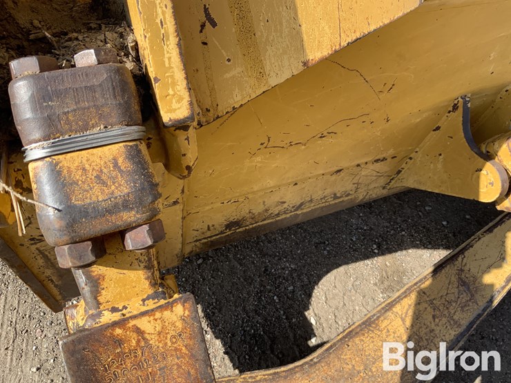 2006-caterpillar-d6r-image-13